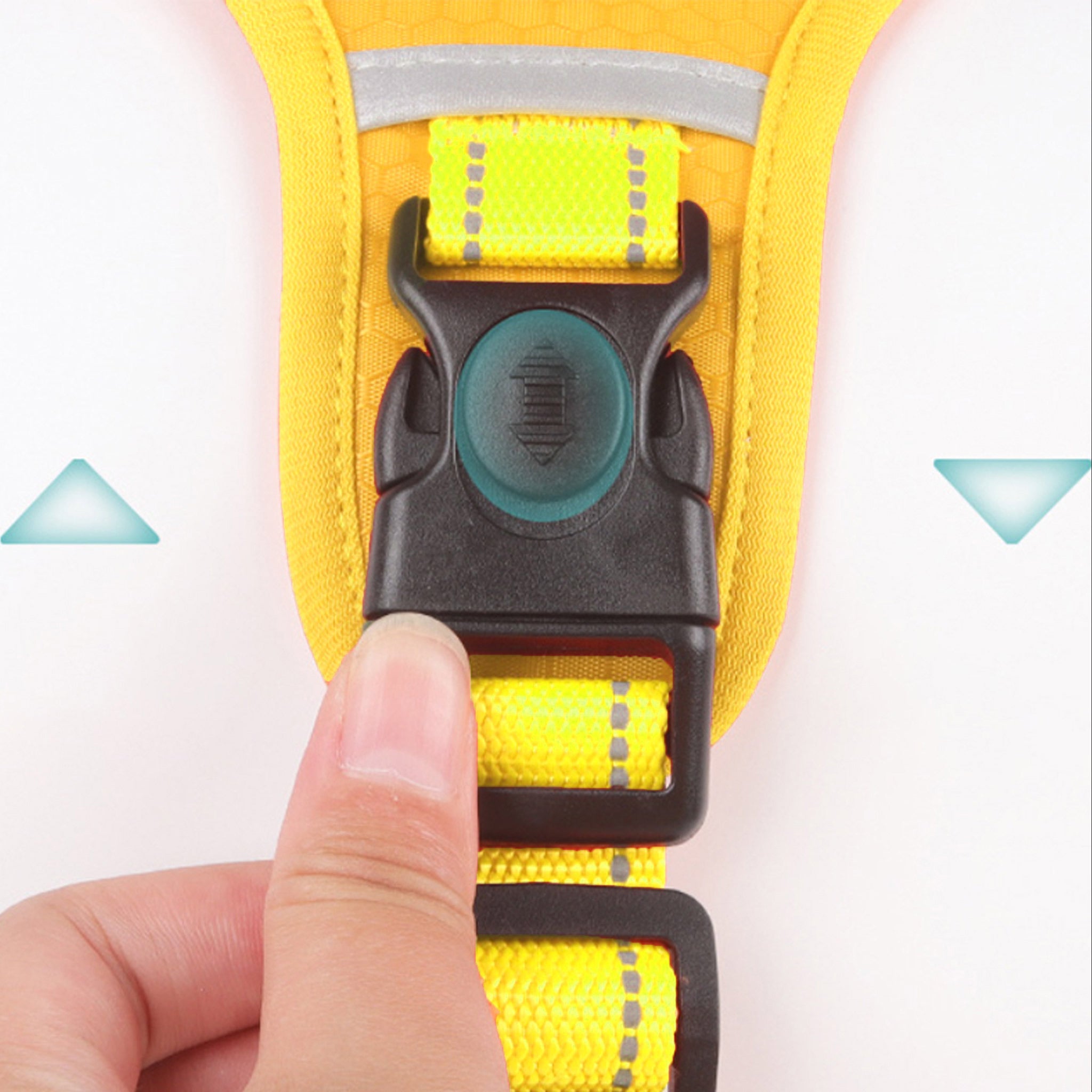 Trpežna zaponka oprsnice proti vlečenju.